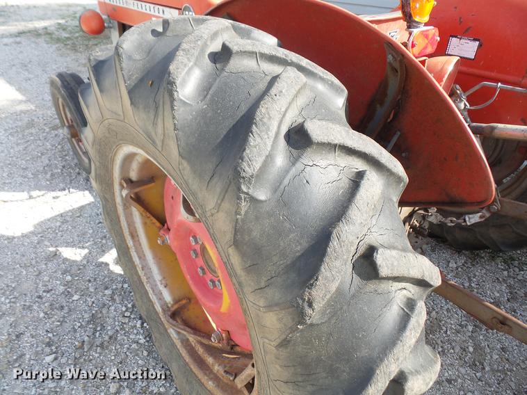 image for item DS9467 1971 Massey-Ferguson 135 tractor