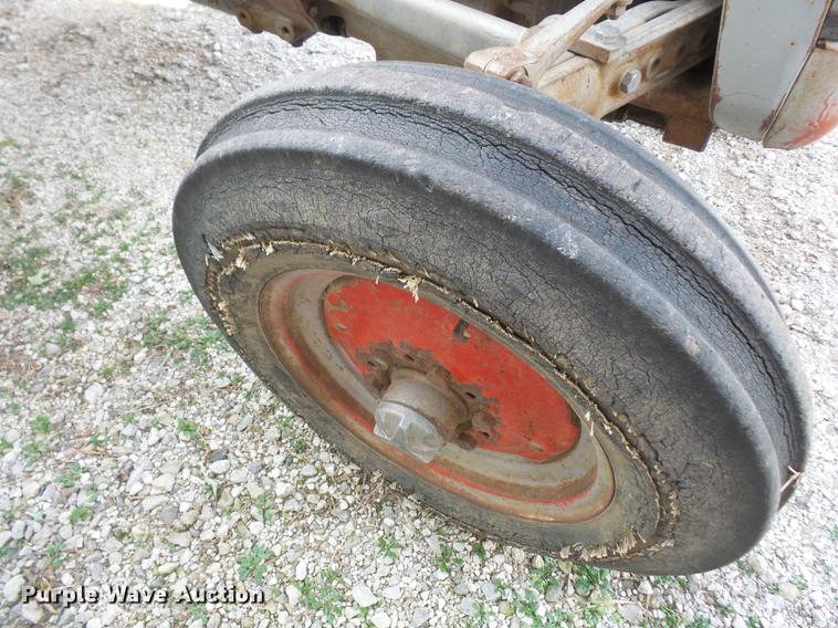 image for item DS9467 1971 Massey-Ferguson 135 tractor