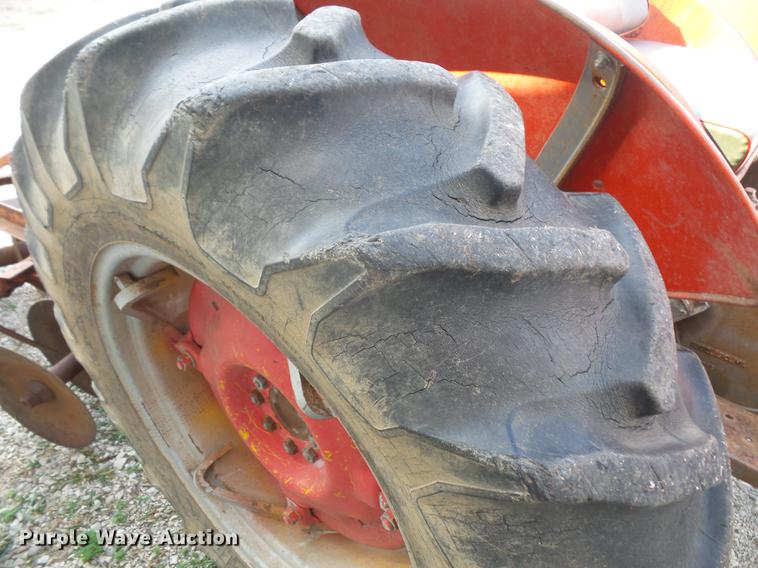 image for item DS9467 1971 Massey-Ferguson 135 tractor