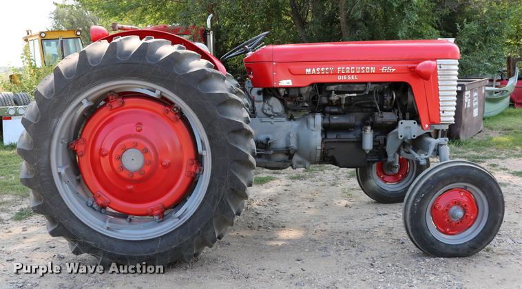 image for item DW9772 1965 Massey Fergusen MF-65 tractor