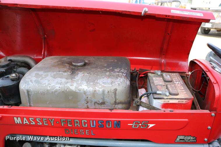 image for item DW9772 1965 Massey Fergusen MF-65 tractor