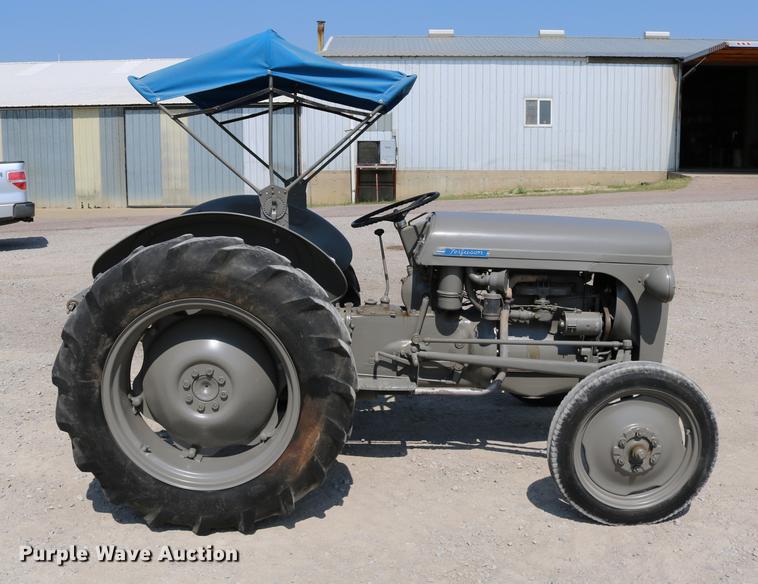 image for item DW9779 1950 Ferguson T020 tractor
