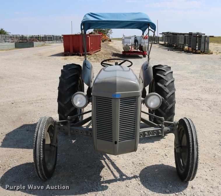 image for item DW9779 1950 Ferguson T020 tractor