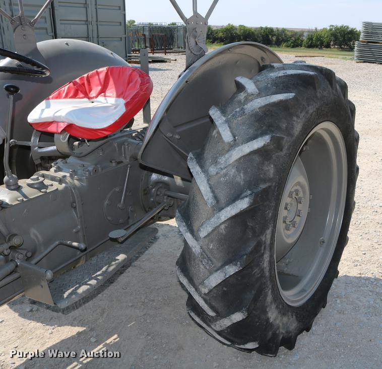 image for item DW9779 1950 Ferguson T020 tractor