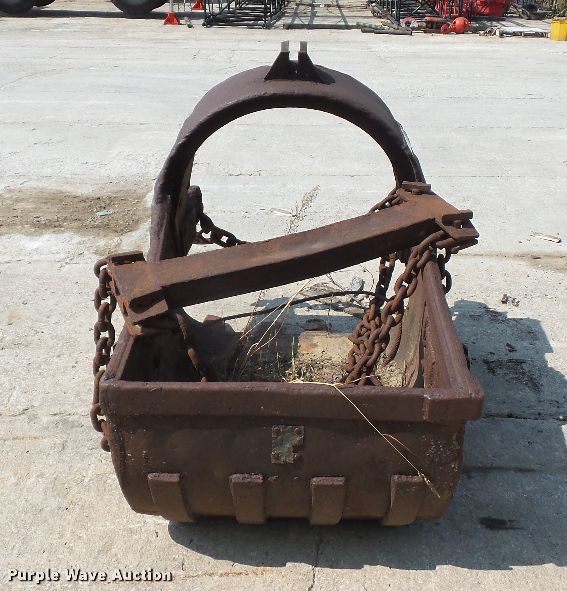 Drag bucket in Liberty, MO Item DD2060 sold Purple Wave