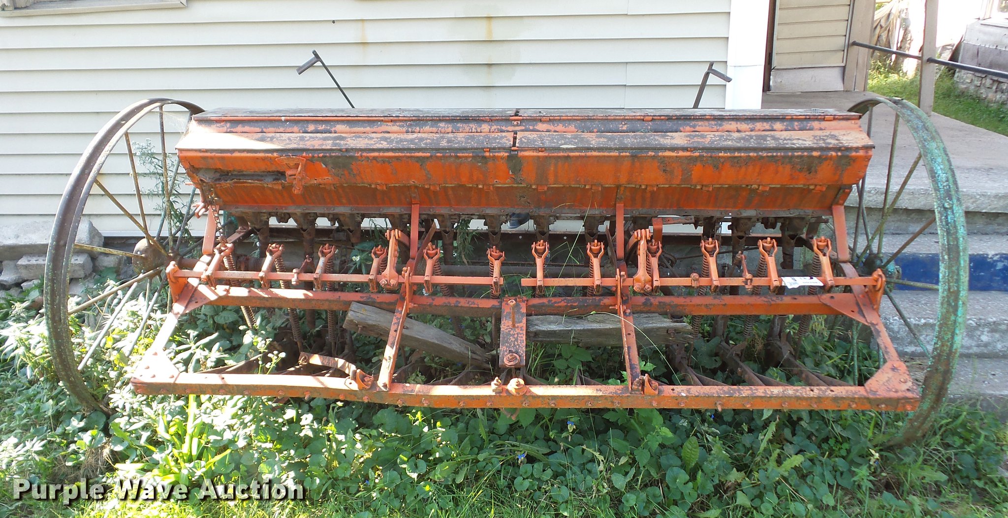 John Deere planter in Kansas City, MO Item DD2087 sold Purple Wave