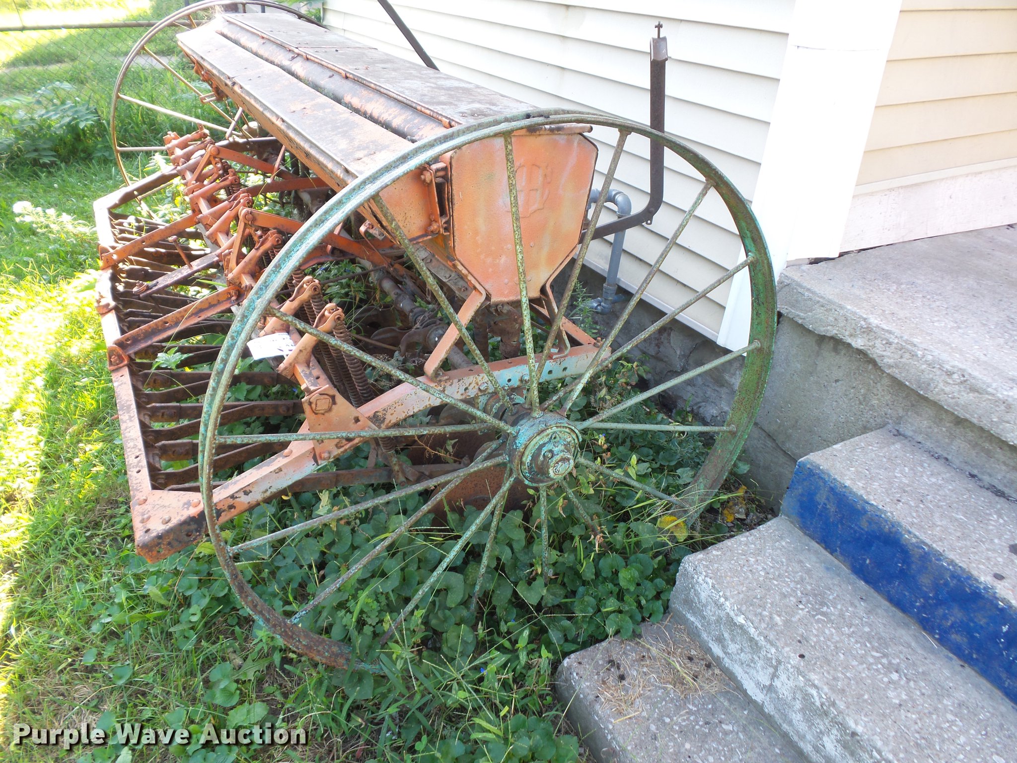 John Deere planter in Kansas City, MO Item DD2087 sold Purple Wave