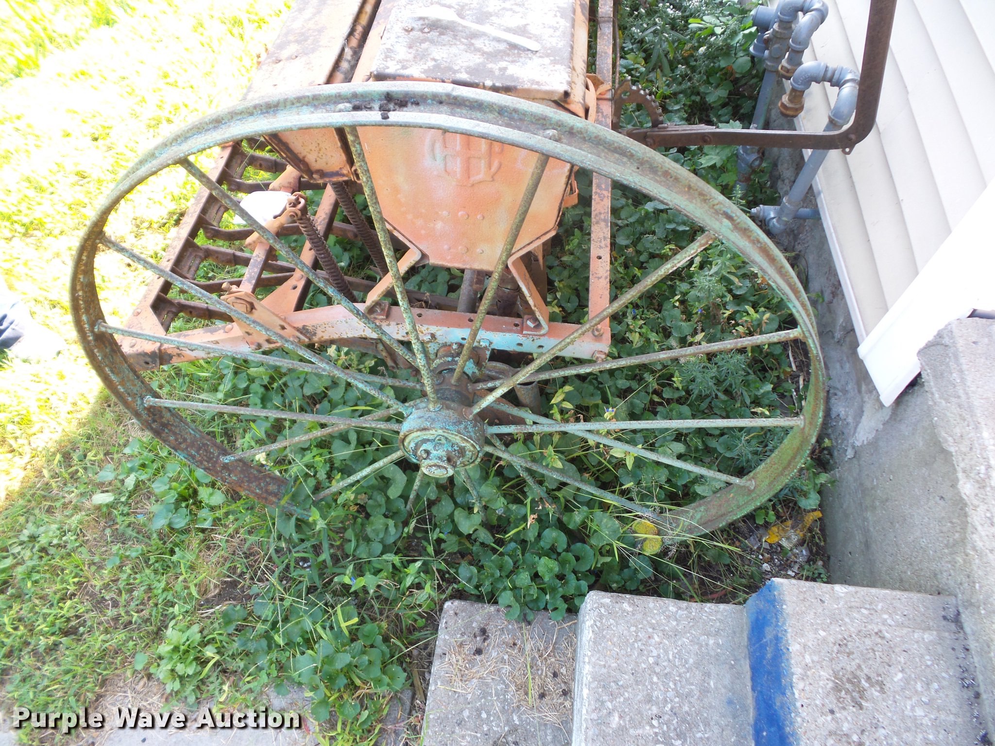 John Deere planter in Kansas City, MO Item DD2087 sold Purple Wave