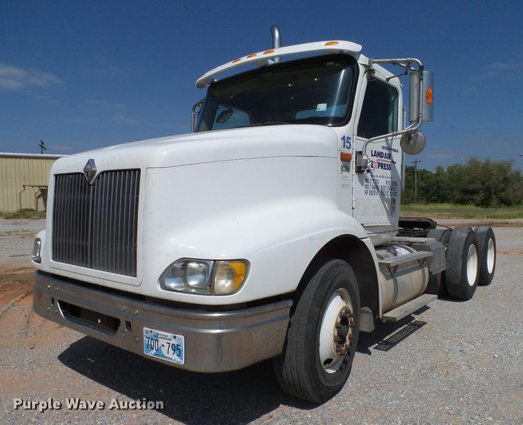image for item DA6903 2005 International 9200i semi truck