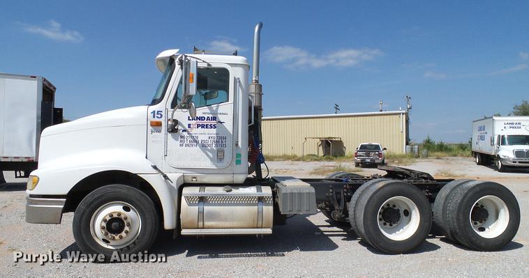 image for item DA6903 2005 International 9200i semi truck