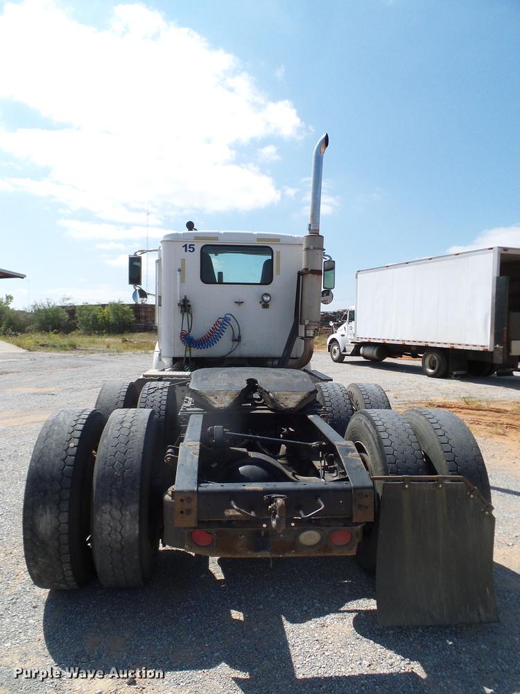 image for item DA6903 2005 International 9200i semi truck