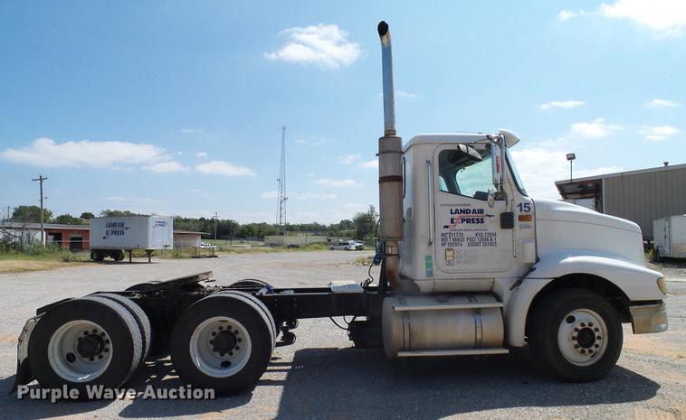 image for item DA6903 2005 International 9200i semi truck