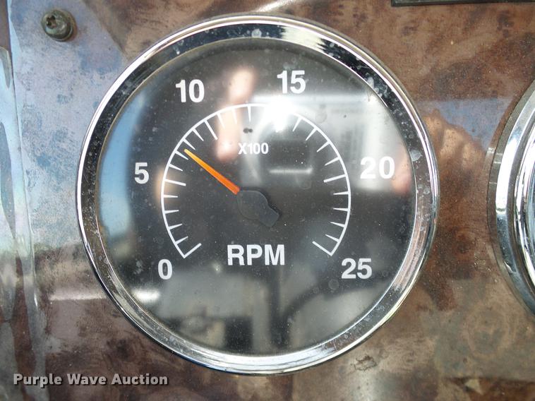 image for item DA6903 2005 International 9200i semi truck