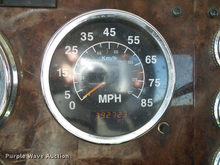 image for item DA6903 2005 International 9200i semi truck