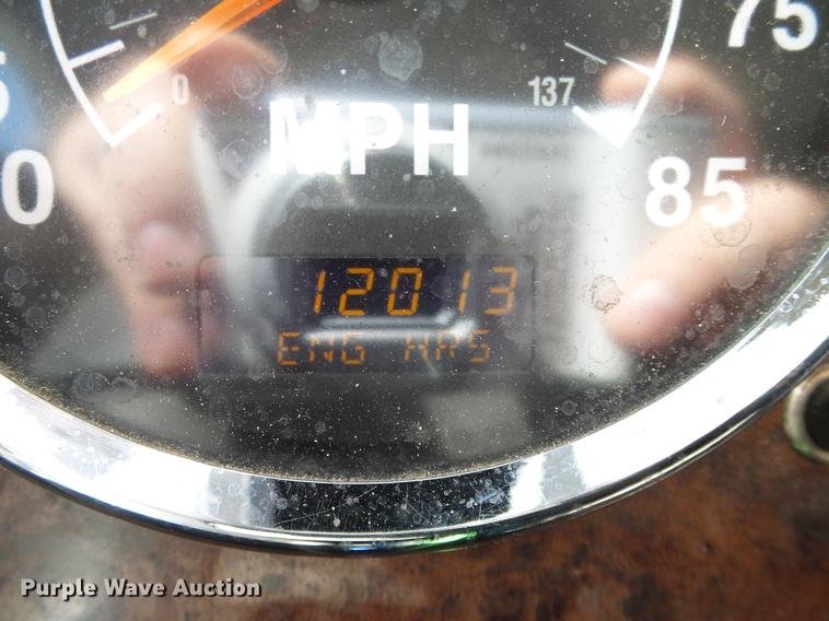 image for item DA6903 2005 International 9200i semi truck