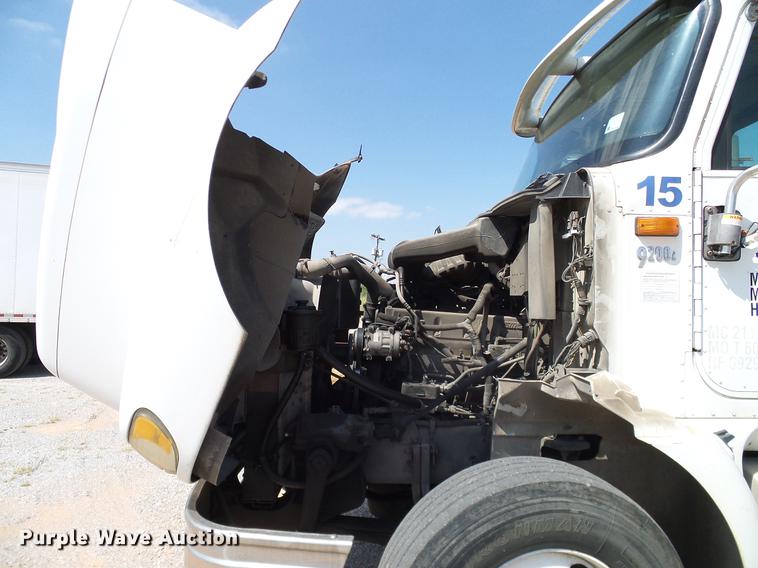 image for item DA6903 2005 International 9200i semi truck