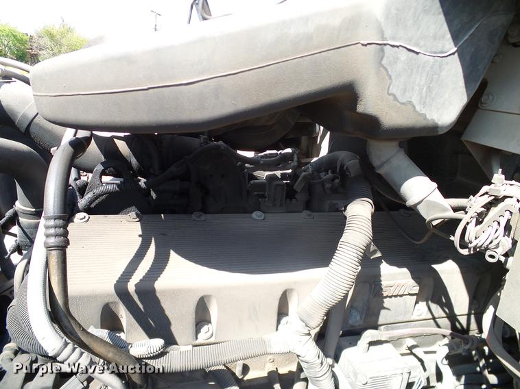 image for item DA6903 2005 International 9200i semi truck