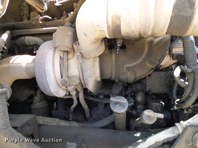 image for item DA6903 2005 International 9200i semi truck