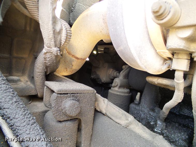 image for item DA6903 2005 International 9200i semi truck