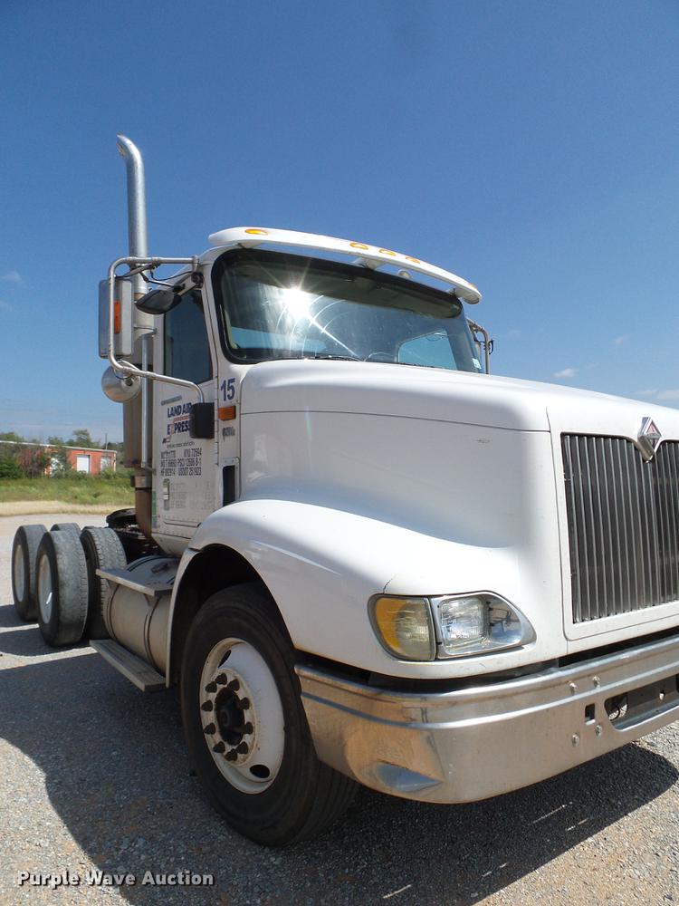 image for item DA6903 2005 International 9200i semi truck