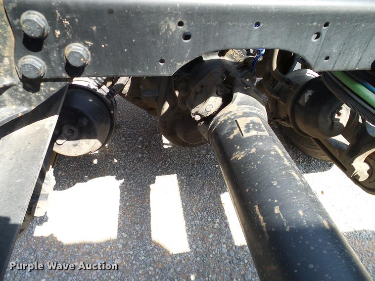 image for item DA6903 2005 International 9200i semi truck