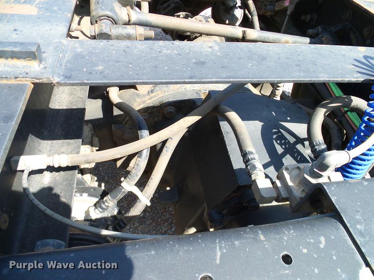 image for item DA6903 2005 International 9200i semi truck