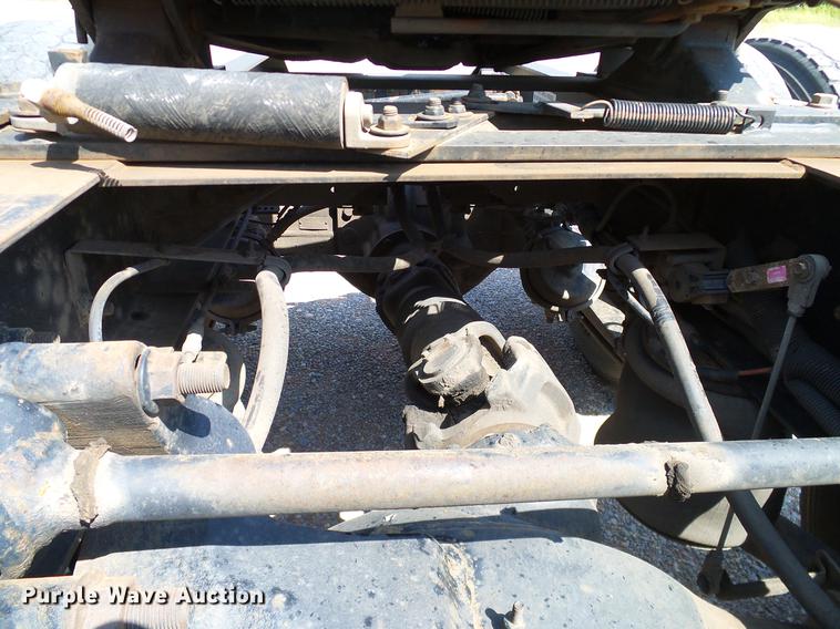 image for item DA6903 2005 International 9200i semi truck