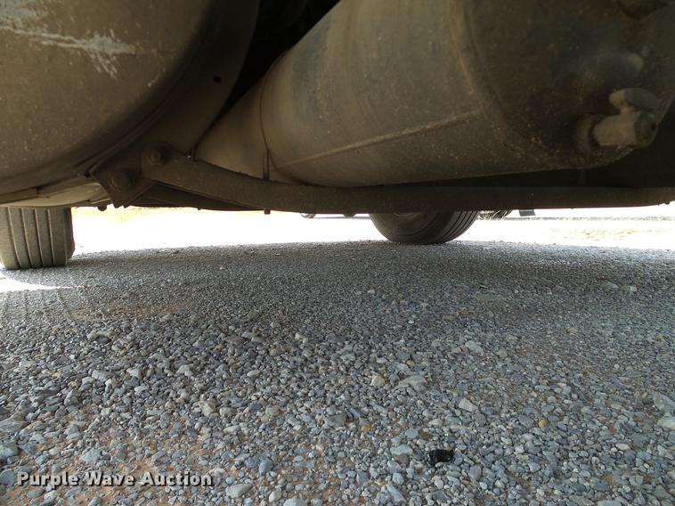 image for item DA6903 2005 International 9200i semi truck