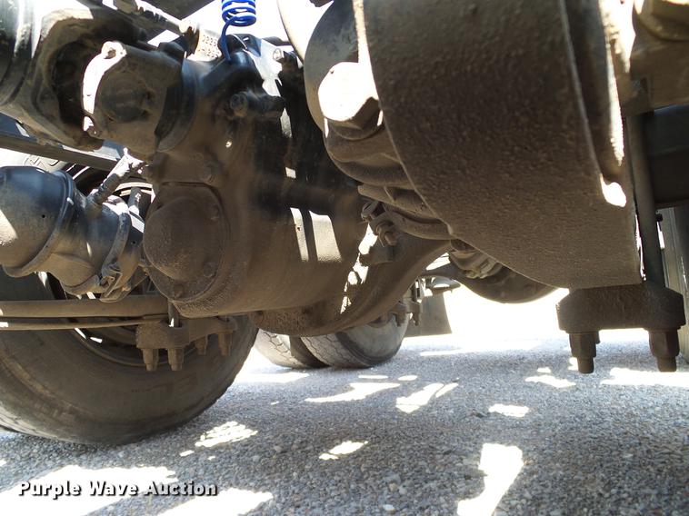 image for item DA6903 2005 International 9200i semi truck