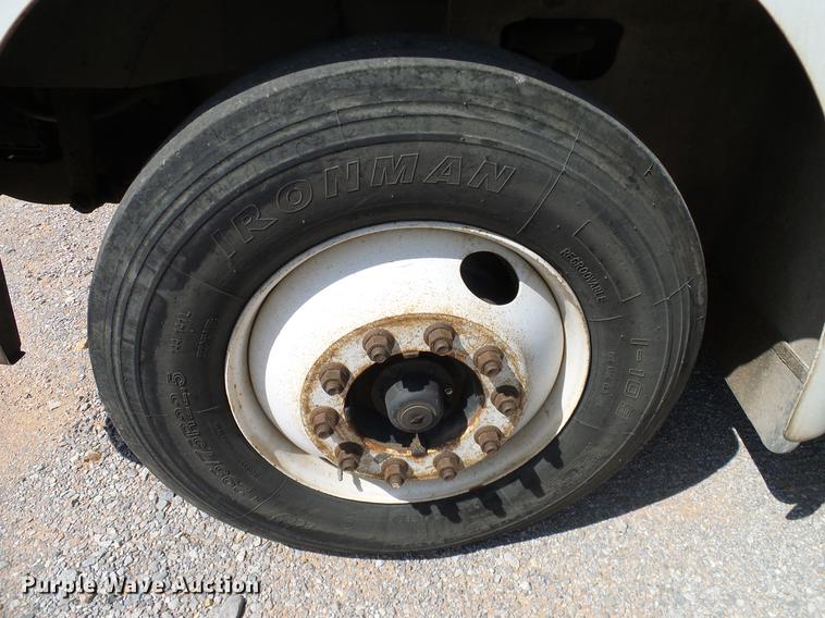 image for item DA6903 2005 International 9200i semi truck