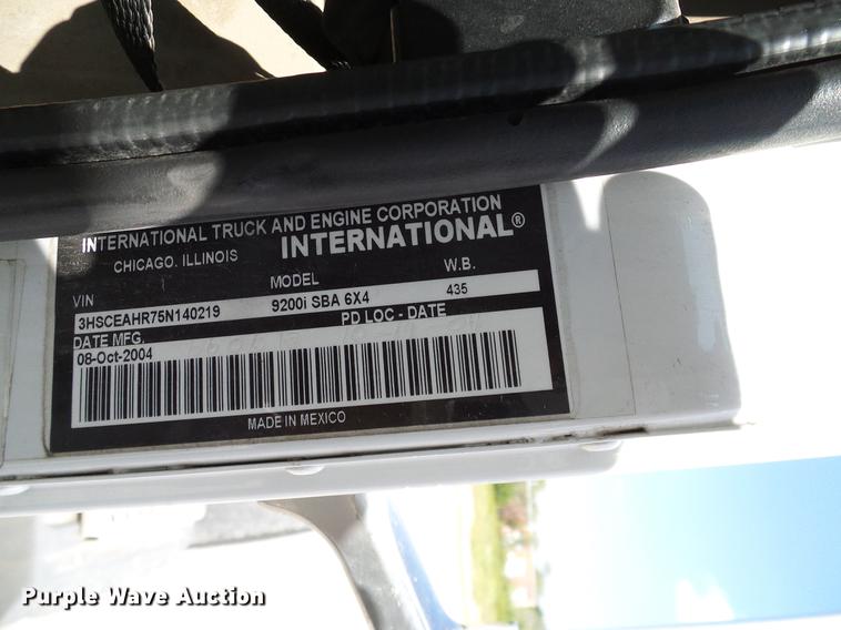 image for item DA6903 2005 International 9200i semi truck