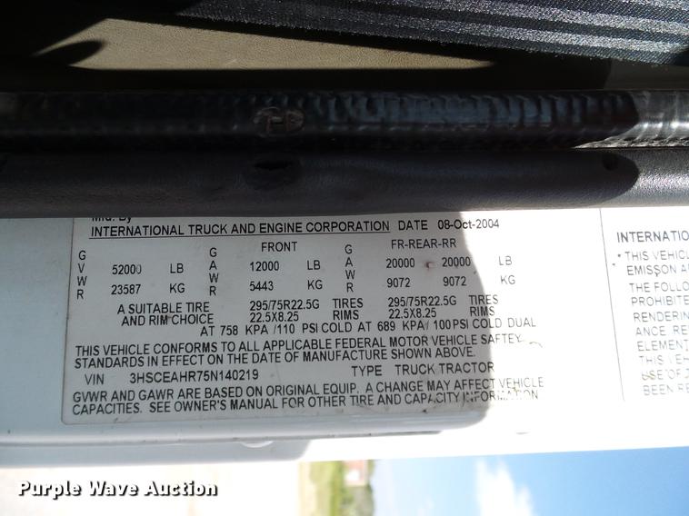 image for item DA6903 2005 International 9200i semi truck