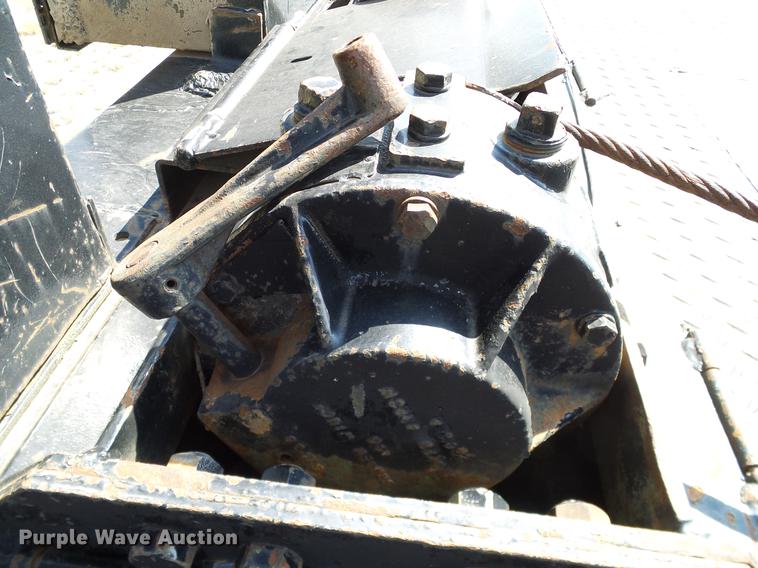 image for item DA6905 1983 Trail-Eze drop deck trailer