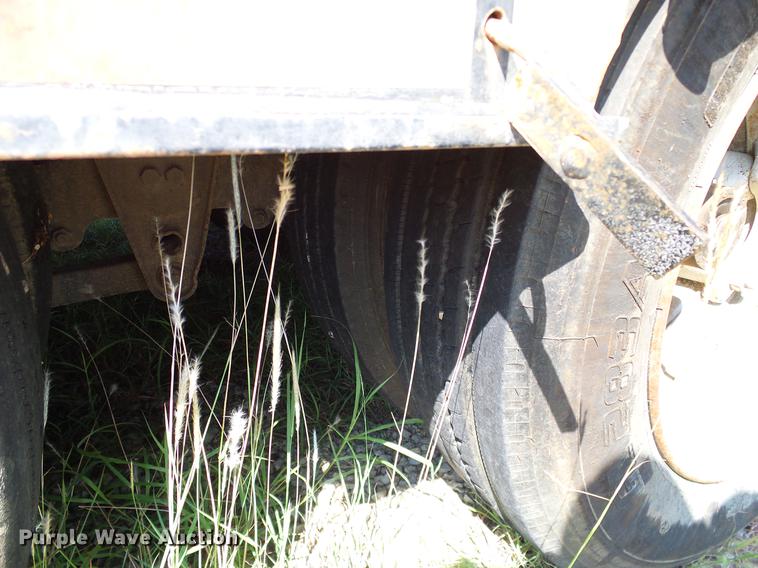 image for item DA6905 1983 Trail-Eze drop deck trailer