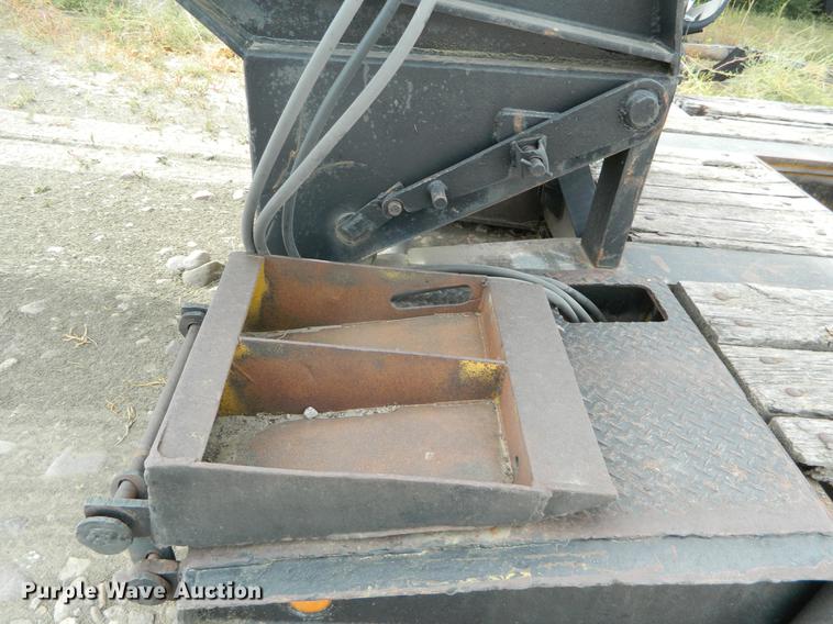 image for item DB1142 1986 Eager Beaver lowboy equipment trailer