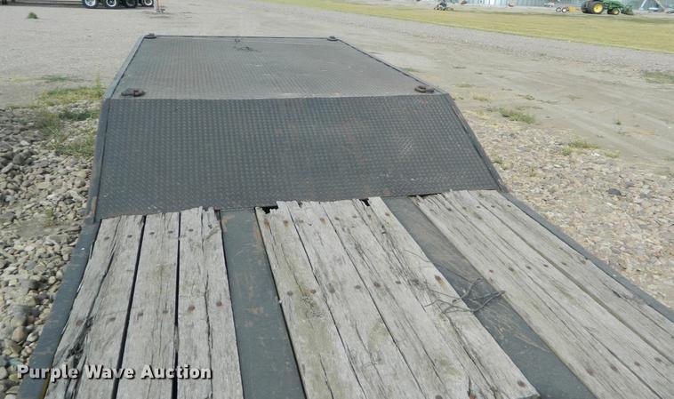 image for item DB1142 1986 Eager Beaver lowboy equipment trailer