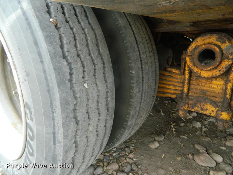 image for item DB1142 1986 Eager Beaver lowboy equipment trailer