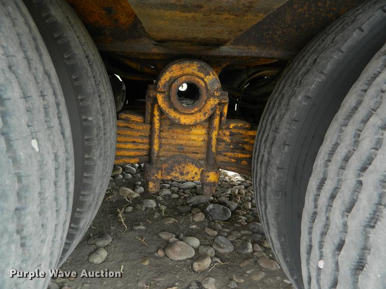 image for item DB1142 1986 Eager Beaver lowboy equipment trailer