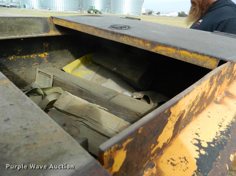 image for item DB1142 1986 Eager Beaver lowboy equipment trailer