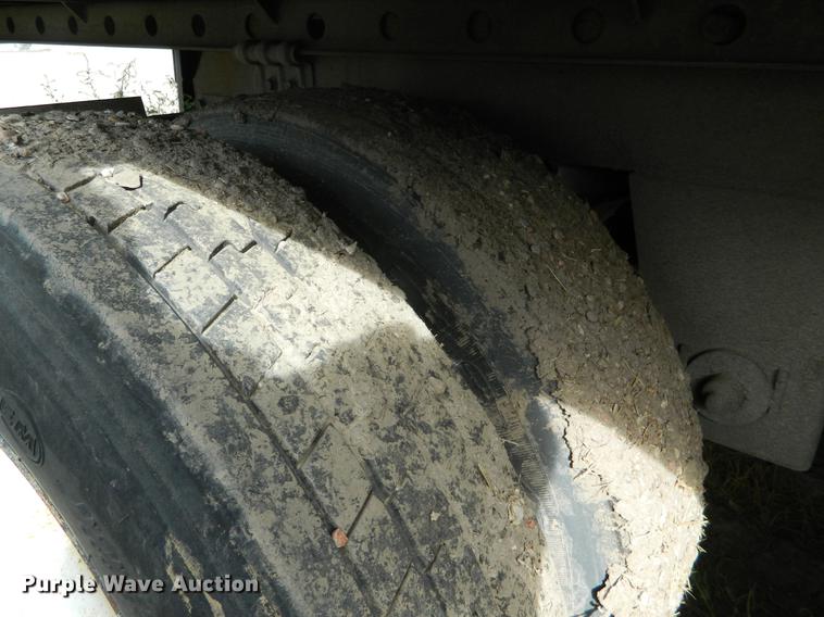 image for item DB1143 2009 Utility 4000D-X dry van trailer