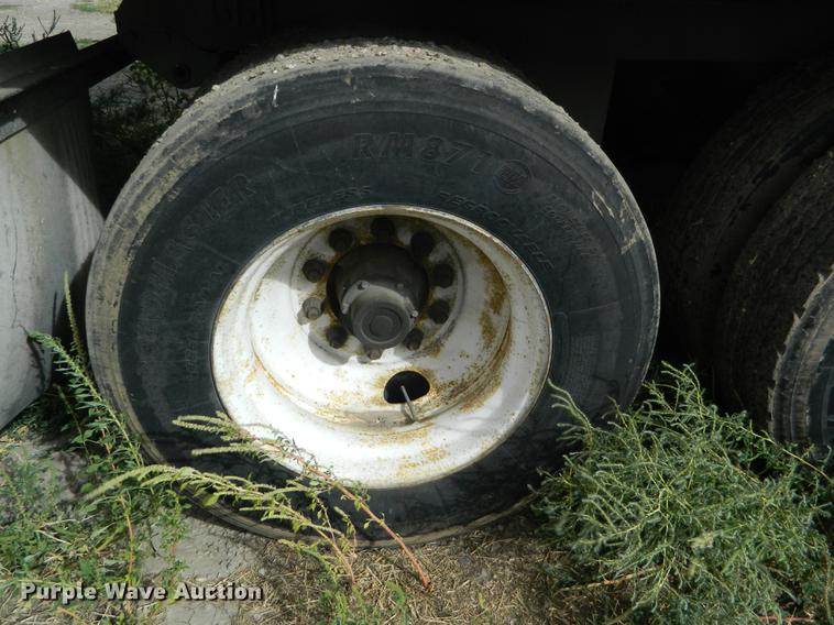 image for item DB1143 2009 Utility 4000D-X dry van trailer