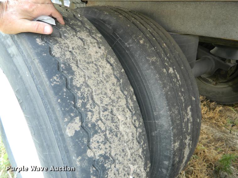 image for item DB1143 2009 Utility 4000D-X dry van trailer