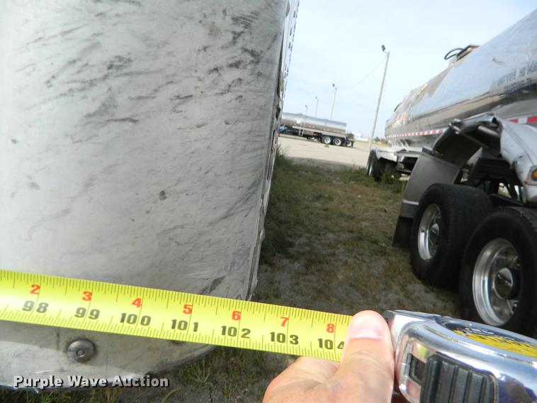 image for item DB1143 2009 Utility 4000D-X dry van trailer