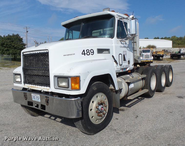 image for item DB1442 1991 Mack CH613 semi truck