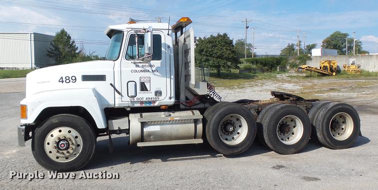 image for item DB1442 1991 Mack CH613 semi truck