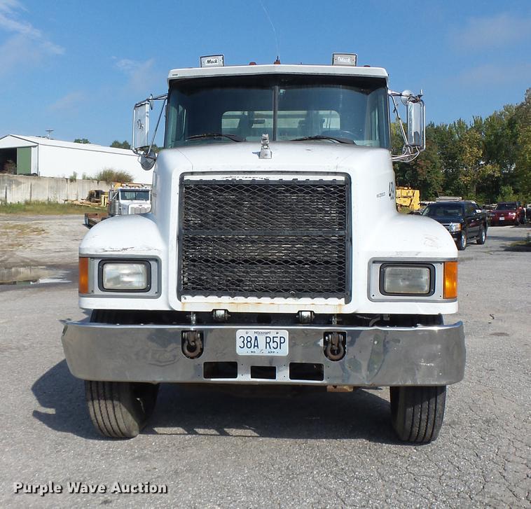 image for item DB1442 1991 Mack CH613 semi truck