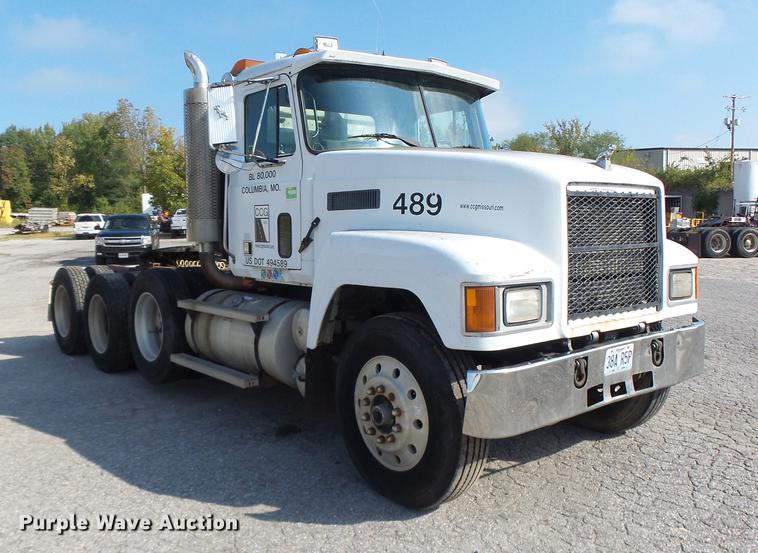 image for item DB1442 1991 Mack CH613 semi truck
