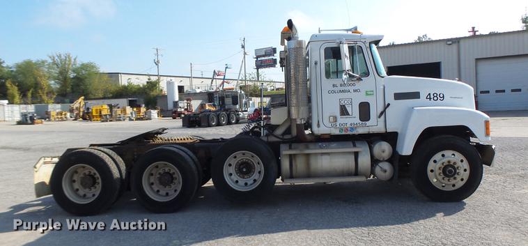 image for item DB1442 1991 Mack CH613 semi truck
