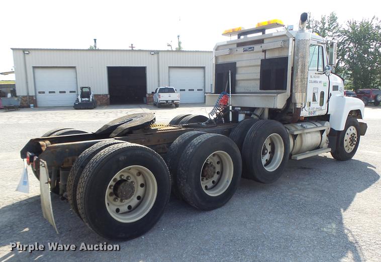 image for item DB1442 1991 Mack CH613 semi truck