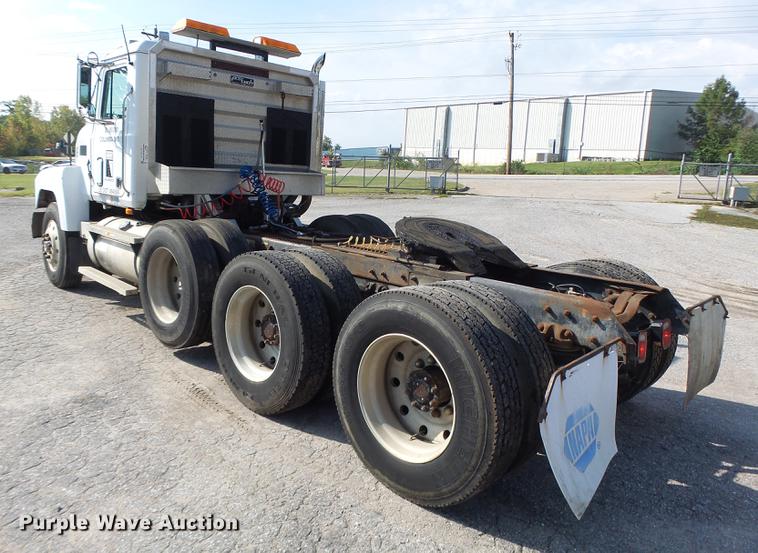 image for item DB1442 1991 Mack CH613 semi truck